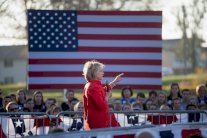 كلينتون لتعزيز العلاقات مع اسرائيل اذا اصبحت رئيسة