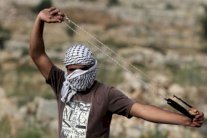 المقلاع سلاح يلهم الأطفال الفلسطينيين والإسرائيليين