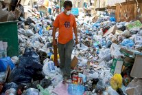 نفايات لبنان تنتظر قبول السياسيين تقاسمها مناطقيًا