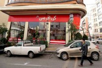 أميركا تبقى في إيران 