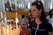 مسيحيو لبنان يساوون مسلميه عدداً