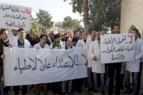 السيستاني يدعم العبادي ضد تقييد البرلمان لإصلاحاته