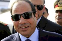 في بدء زيارته لبريطانيا السيسي يدافع عن نفسه