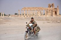 الجيش الروسي يقصف تدمر