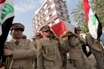 العراقيون يختلفون حول أحمد الجلبي: محررًا أم عميلا؟