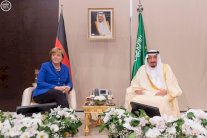 الملك سلمان يبحث مع ميركل أوجه التعاون المشترك