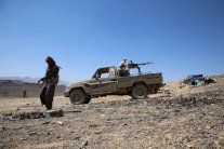 القوات الموالية لهادي تواصل هجومها لتحرير تعز 