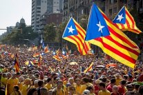 محكمة إسبانية تعلق قرار إستقلال كاتالونيا