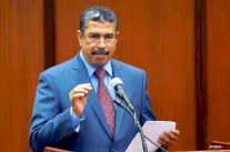  رئيس الوزراء اليمني يعود الى بلاده