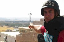 كويرس يفجّر صراعًا بين مراسلي المنار وتلفزيون سوريا