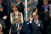 هولاند يعلن حال الطوارئ ويغلق الحدود 