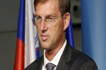 سلوفينيا ستبني عوائق لموجهة تدفق اللاجئين