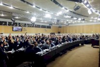 محتجو العراق لإرغام البرلمان وقف تغطيته الفساد 