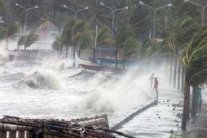  محافظ شبوة: ليس بغريب على السعودية مساعدة المنكوبين 