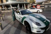 شباب يتشاجرون بسلاح أبيض واعيرة نارية بالشارقة