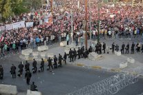 محتجو العراق يحذرون المسؤولين: قادمون يا خضراء!