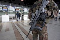 الفرنسيون: خذوا حرياتنا وأمنحونا الأمن