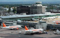 مزحة تؤدي لإخلاء طائرة في بريطانيا