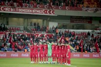 بريطانيا تتغنى بنشيد فرنسا والأتراك يهتفون الله أكبر!