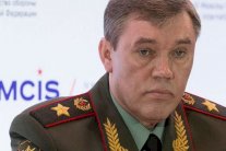 كبيرا جيشي روسيا وفرنسا يتحادثان هاتفياً