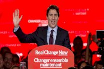 هكذا ينظر رئيس وزراء كندا للاجئين السوريين في بلاده