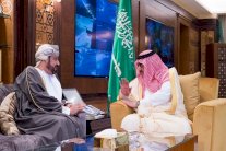 محمد بن نايف ووزير الداخلية العُماني يبحثان التعاون