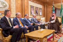 محمد بن سلمان يلتقي مسؤولا بالبرلمان البريطاني