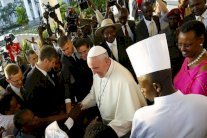 البابا فرنسيس غادر بانغي مختتما جولته الافريقية