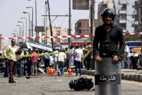 مقتل 4 شرطيين وإصابة آخرين في هجوم مسلح بمصر