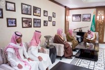ولي العهد السعودي يستقبل مواطنًا تنازل عن دية ابنه