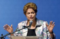 البرازيل تغرق في غياب روسيف المهددة بالاقالة