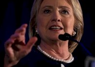 كلينتون تدعو واشنطن لمحاربة