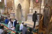 فرنسا تريد تعديل الدستور لتمديد حال الطوارئ