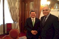 وزير خارجية المغرب يلتقي نظيره السلفادوري في باريس 