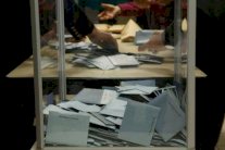 الاشتراكي الفرنسي يقطع الطريق على اليمين المتطرف