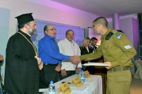 وزير الدفاع الإسرائيلي يدعو لتجنيد المسيحيين في الجيش