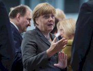 ميركل تدافع عن سياستها لاستقبال اللاجئين