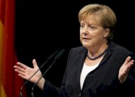 ميركل تحصل على تأييد حزبها لخطها الوسطي بشأن اللاجئين