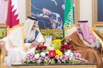 أمير قطر يدعو المعارضة السورية لاغتنام الفرصة في الرياض