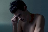 الرجل الوسيم لا يجد عملًا بسهولة 