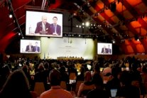 إرجاء تقديم مشروع الاتفاق النهائي حول المناخ إلى الغد