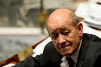 لودريان يفوز برئاسة منطقة بريتانيا وسيحتفظ بحقيبة الدفاع