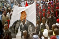 إيران تواصل إشعال نيران