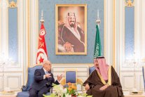 الملك سلمان والسبسي يستعرضان آخر المستجدات بالمنطقة