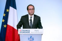 هولاند للفرنسيين: سنة مؤلمة... لكن تفاءلوا!