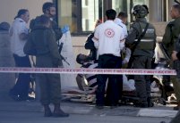 اصابة اسرائيليين اثنين في عملية طعن بوسط اسرائيل