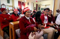 صلوات للسلام احتفالا بالميلاد في كنيسة بالعاصمة الليبية