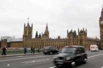 وفاة برلماني بريطاني قبل محاكمته بالاعتداء جنسيا على اطفال