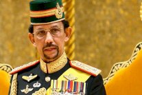 سلطان بروناي يحظر الاحتفالات بـ(الكريسماس)