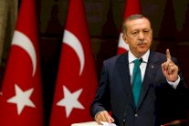 تركيا تعتقل شابا 